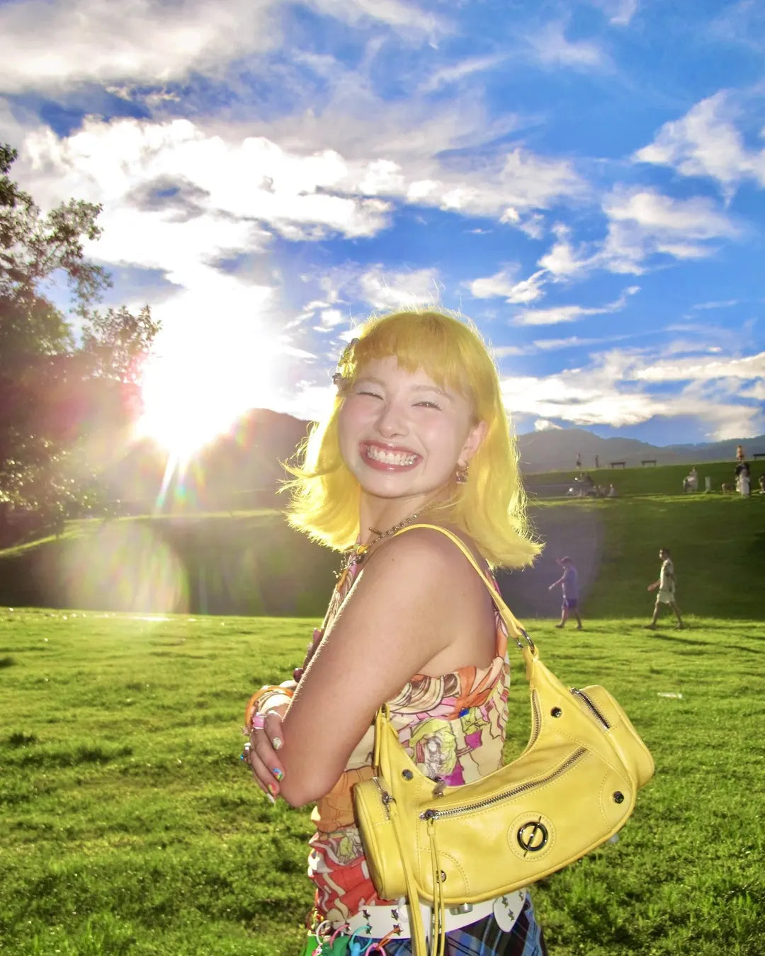 快乐网友pp wearing Electric Banana 1